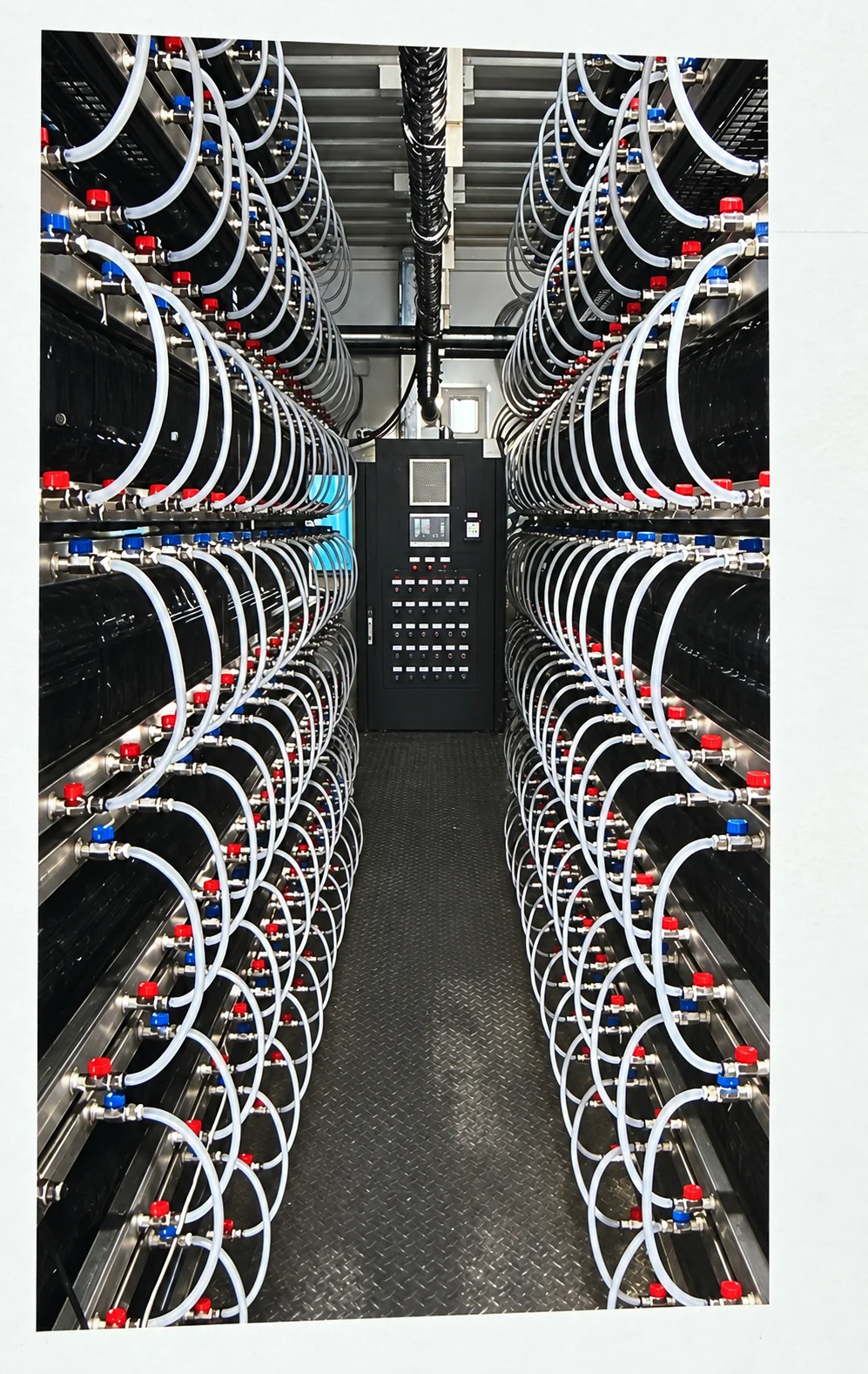 Размещение оборудования и шкафа управления в контейнере